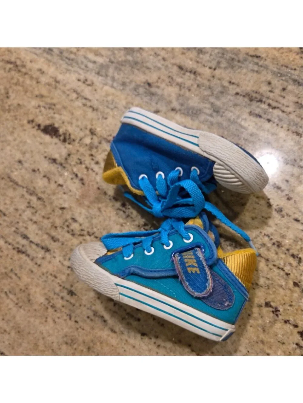 Nike VTG Toddler Size 5.5 Sneakers Shoe Blue Yellow Terry Cloth Strap Tie
